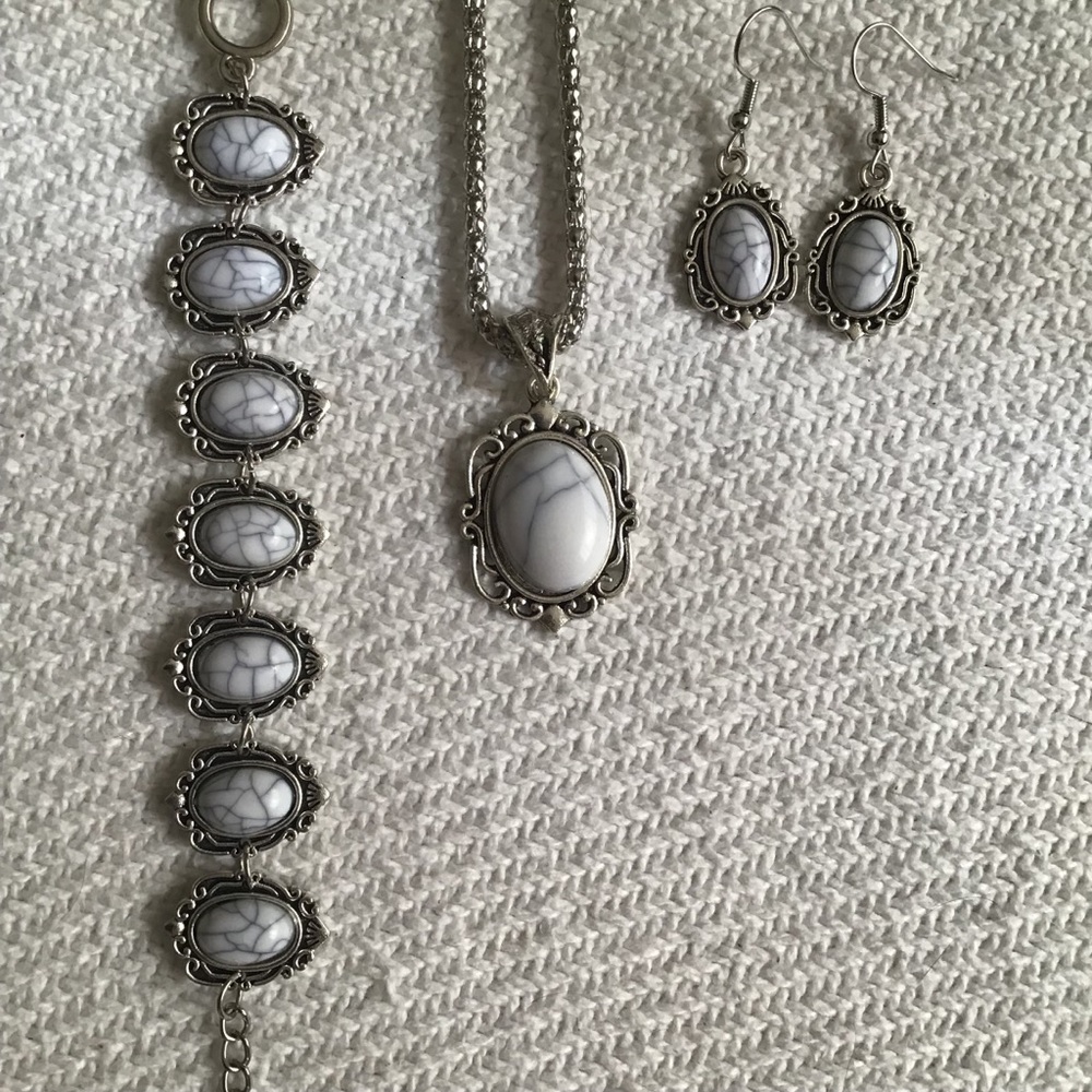 NWOT gemstone necklace, bracelet, earring set